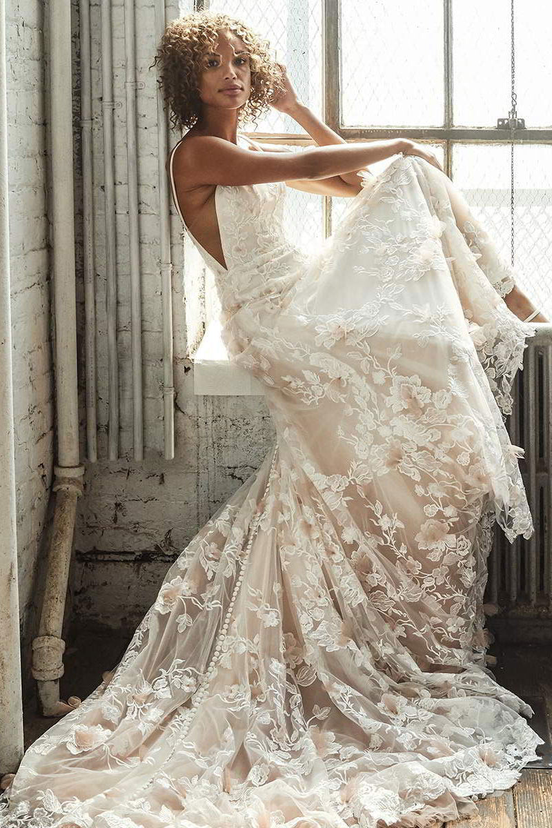 Gorgeous Lace Appliques Spaghetti-Straps Wedding Dress Sleeveless Online-BallBride