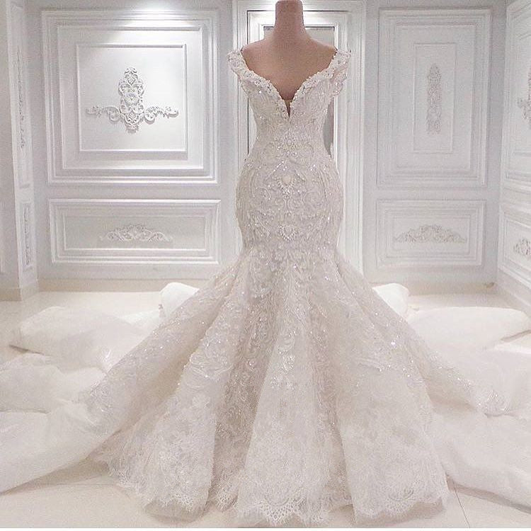 Gorgeous V-neck Ruffles Mermaid Wedding Dress With Appliques Lace-BallBride