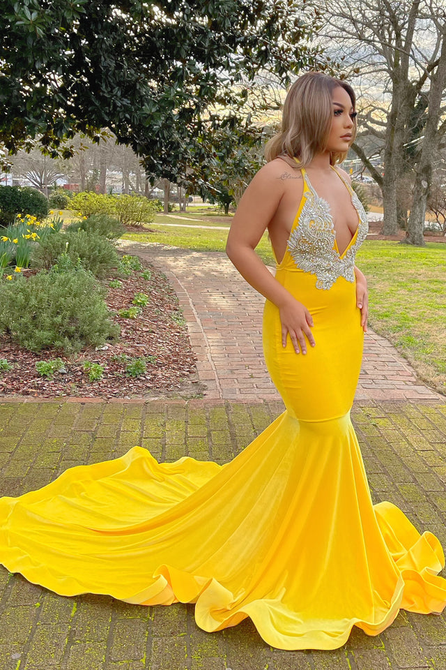 Gorgeous Yellow Halter V-Neck Evening Dress with Mermaid Appliques and Sleeveless Design-BallBride