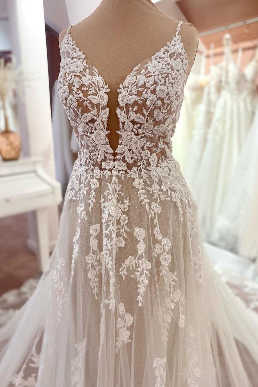 Long A-line V-neck Sleeveless Floral Lace Wedding Dress with Tulle Boho-BallBride
