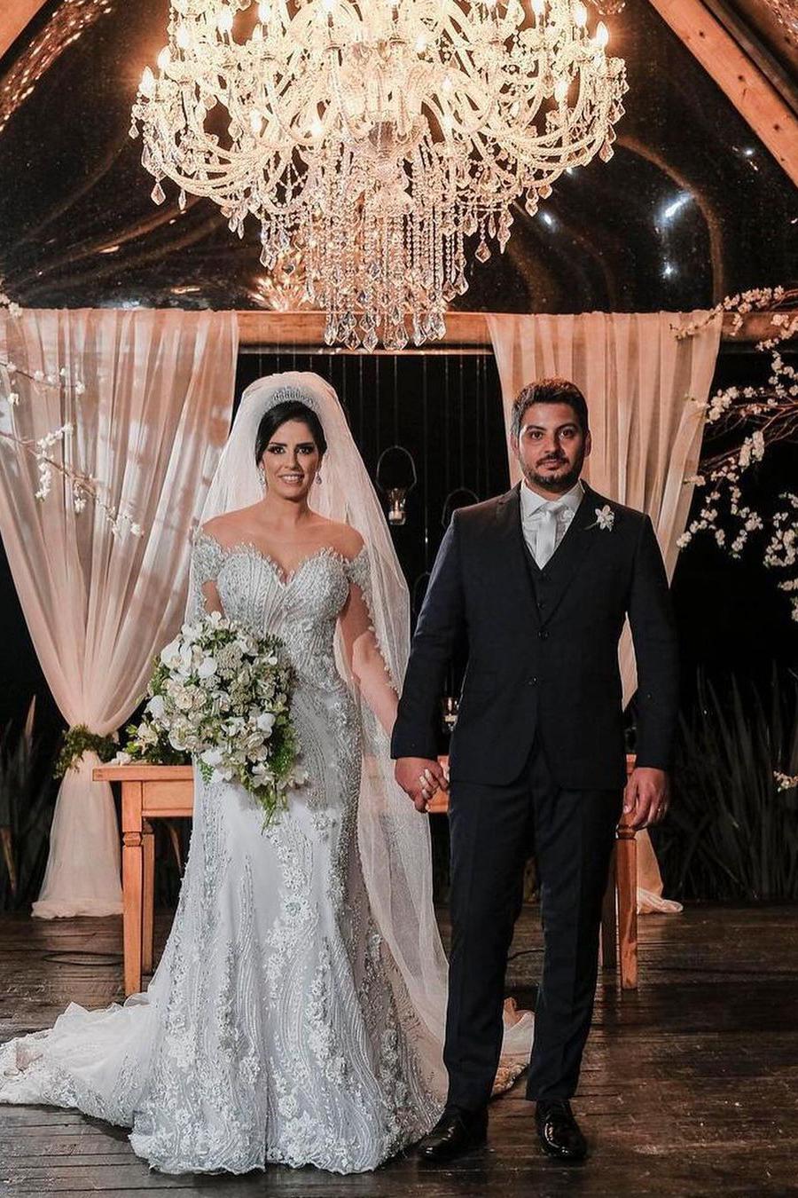 Luxury Long Sleeves Mermaid Off the shoulder Wedding Dress with Appliques Lace-BallBride