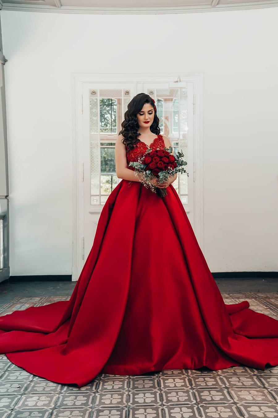 Luxury V-neck Lace Wedding Dress for Princesses-BallBride