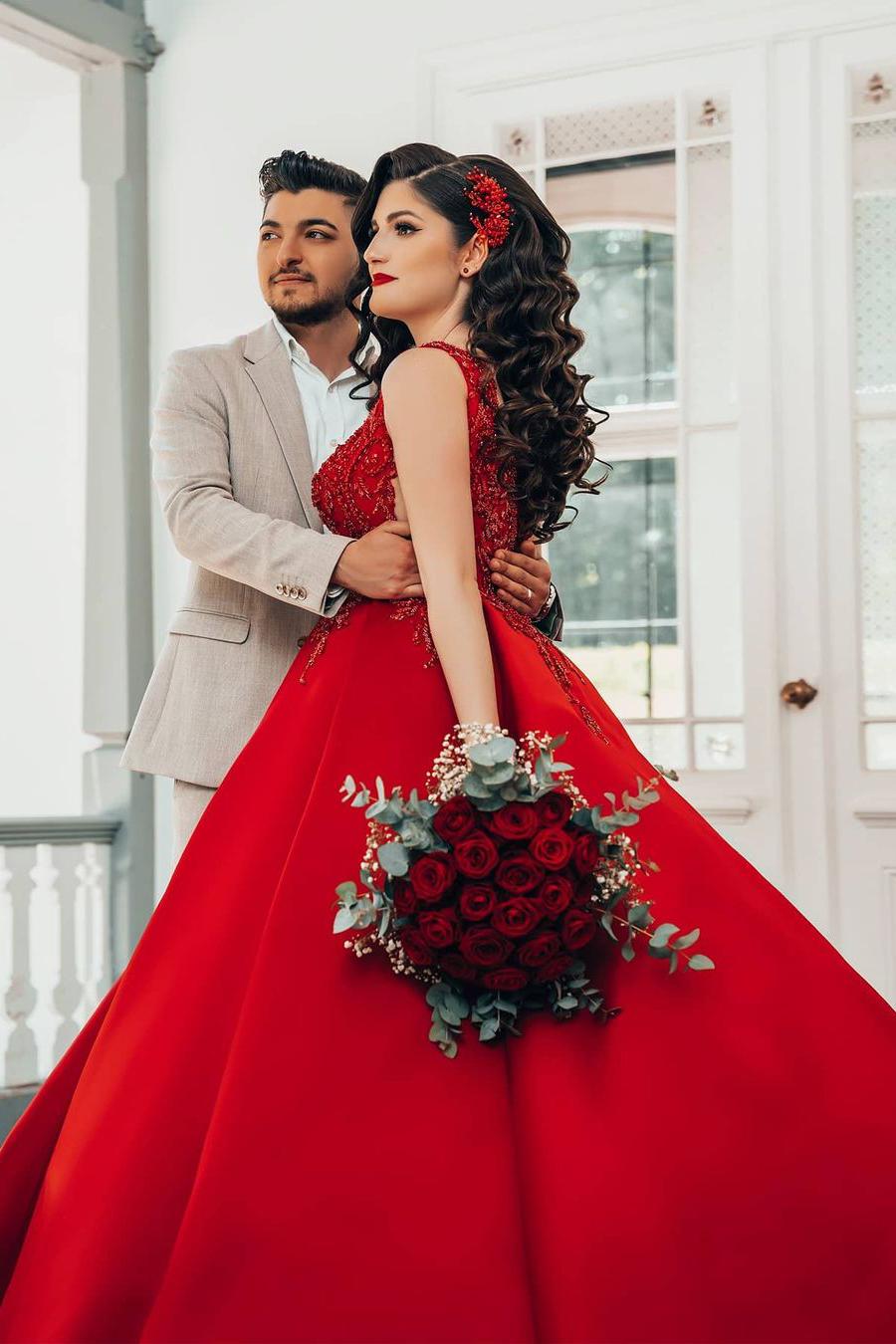 Luxury V-neck Lace Wedding Dress for Princesses-BallBride