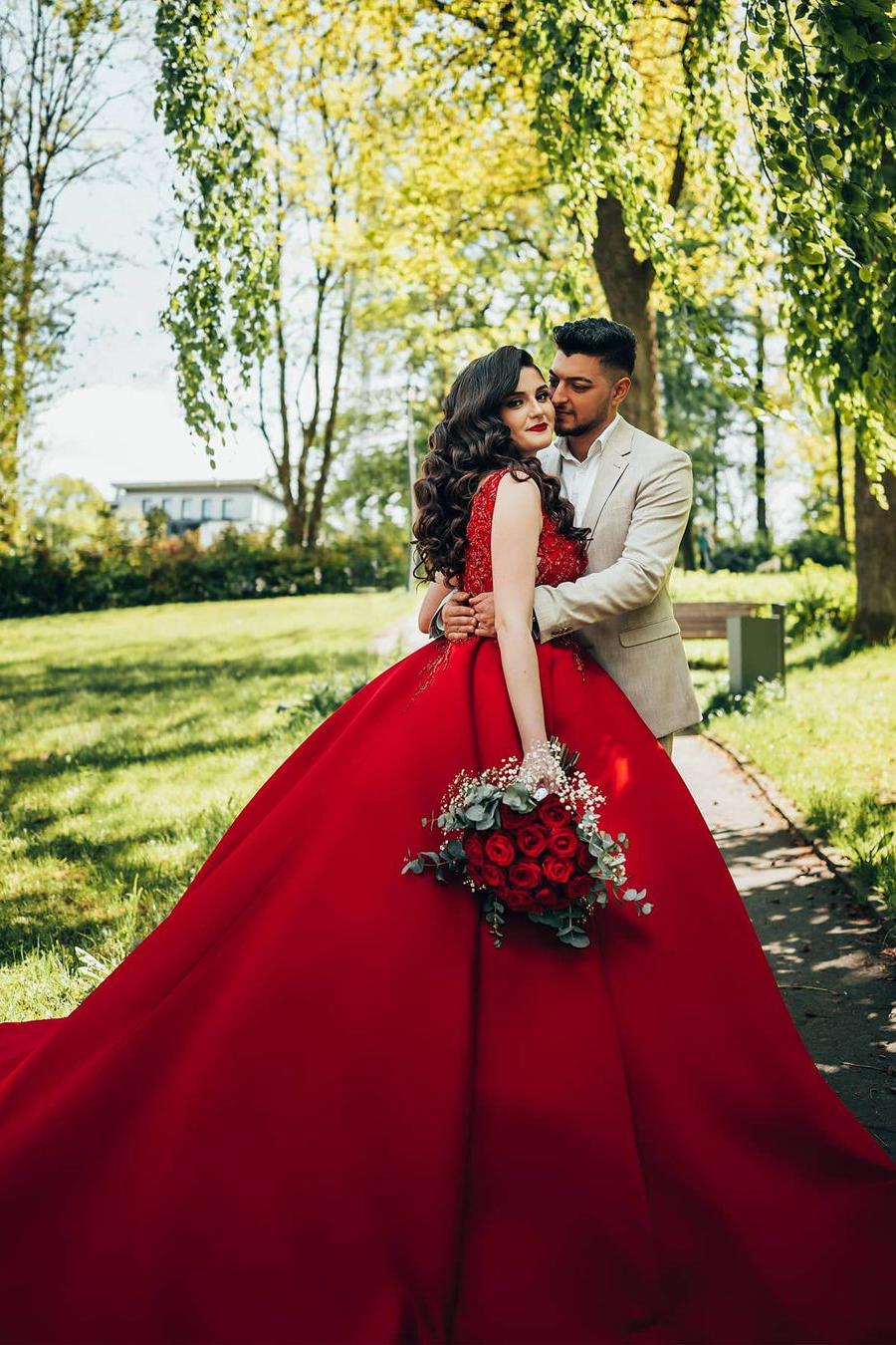 Luxury V-neck Lace Wedding Dress for Princesses-BallBride