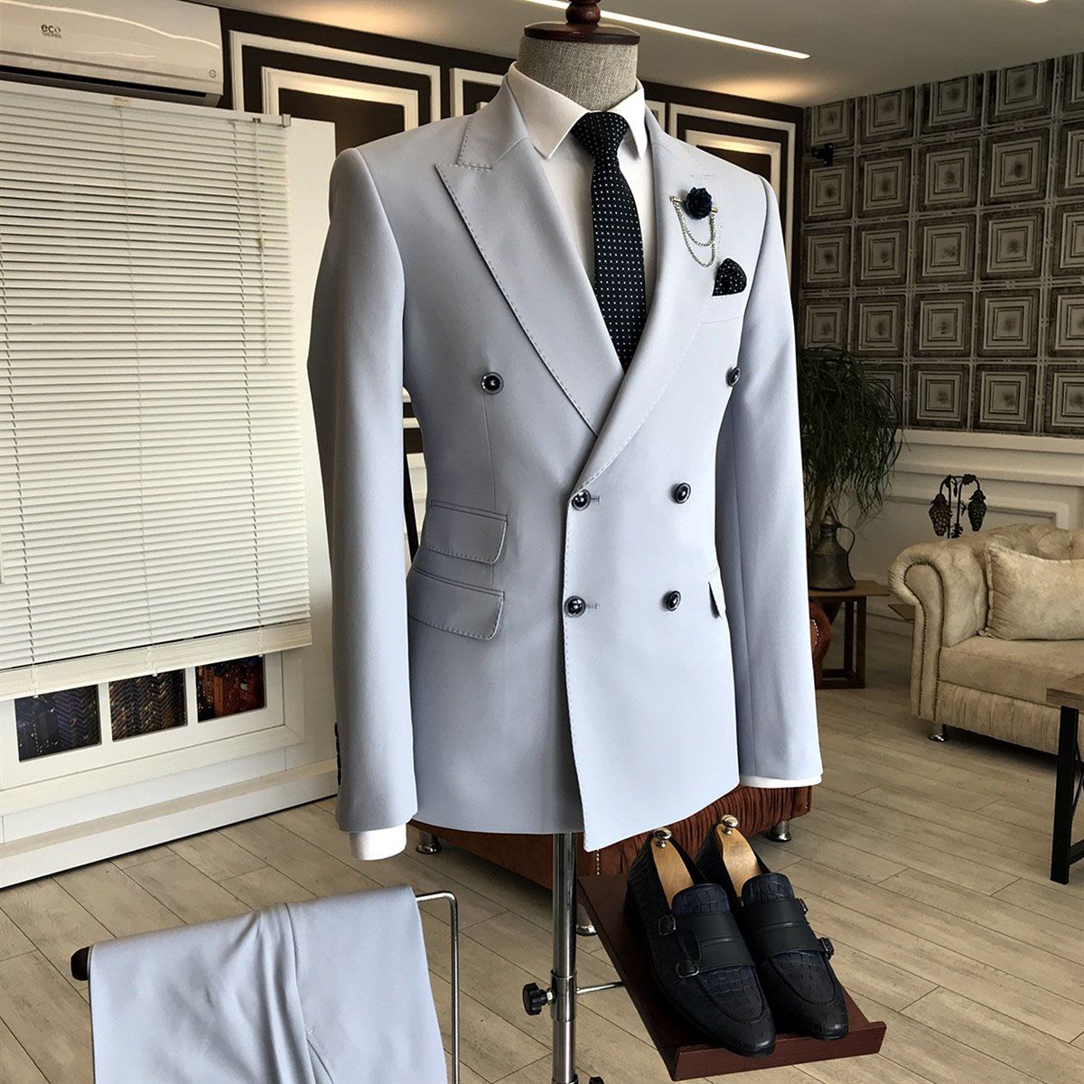 New Arrival Peaked Lapel Wedding Suit For Men with Double Breasted-BallBride
