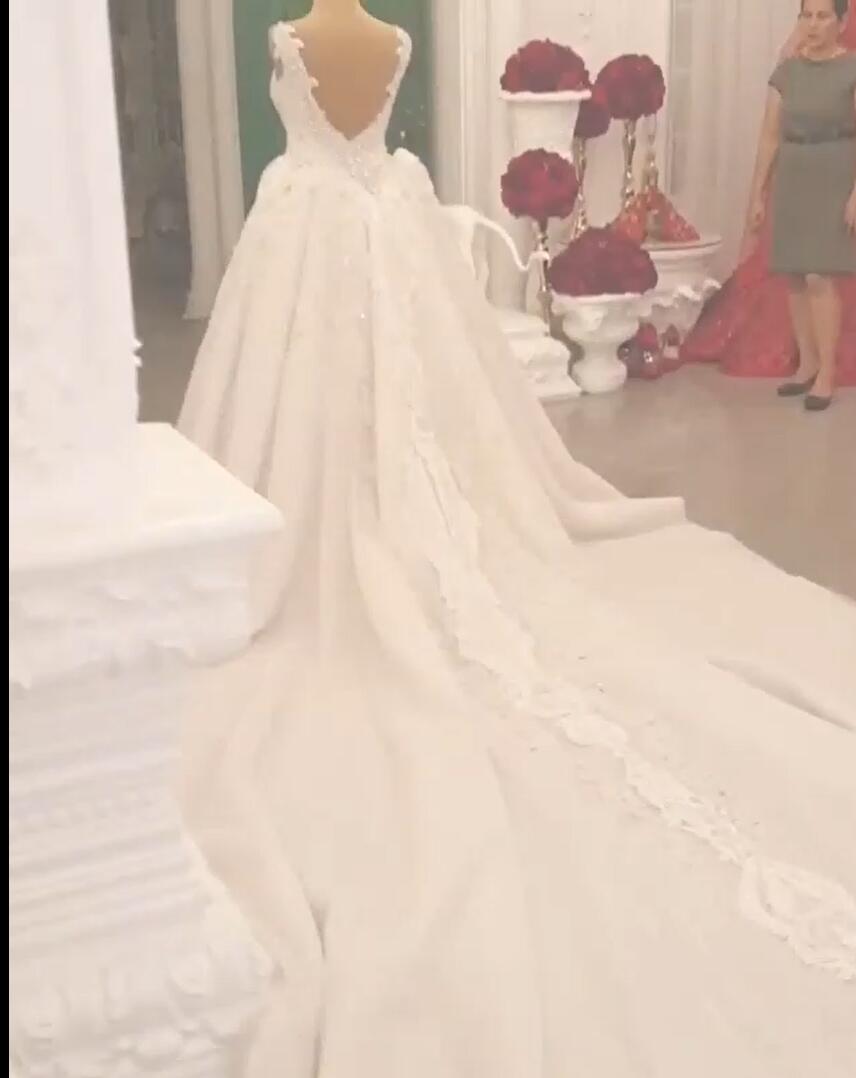 Pretty Sweetheart Spaghetti-Straps Wedding Dress With Lace Appliques-BallBride