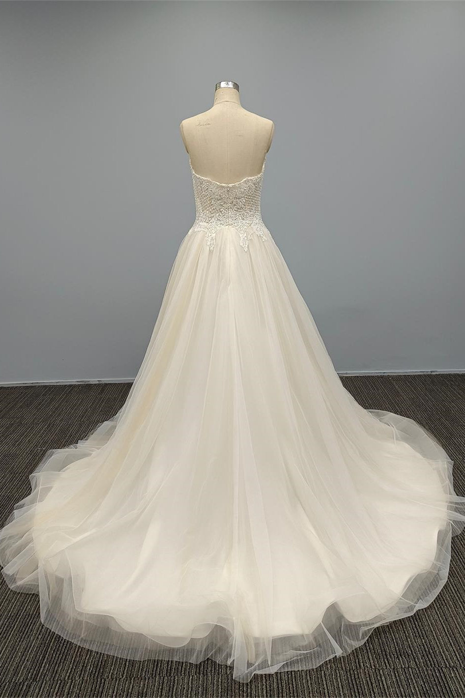 Sleeveless Sweetheart Tulle A Line Wedding Dress with Appliques-BallBride
