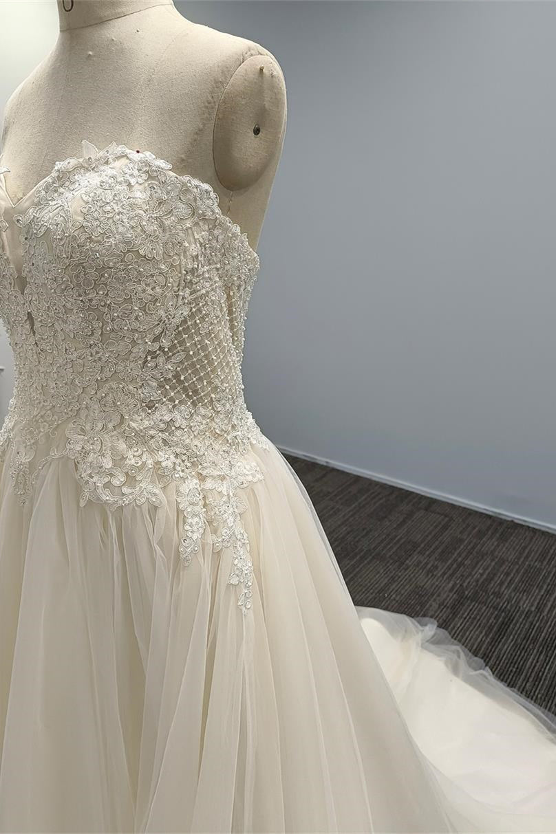 Sleeveless Sweetheart Tulle A Line Wedding Dress with Appliques-BallBride