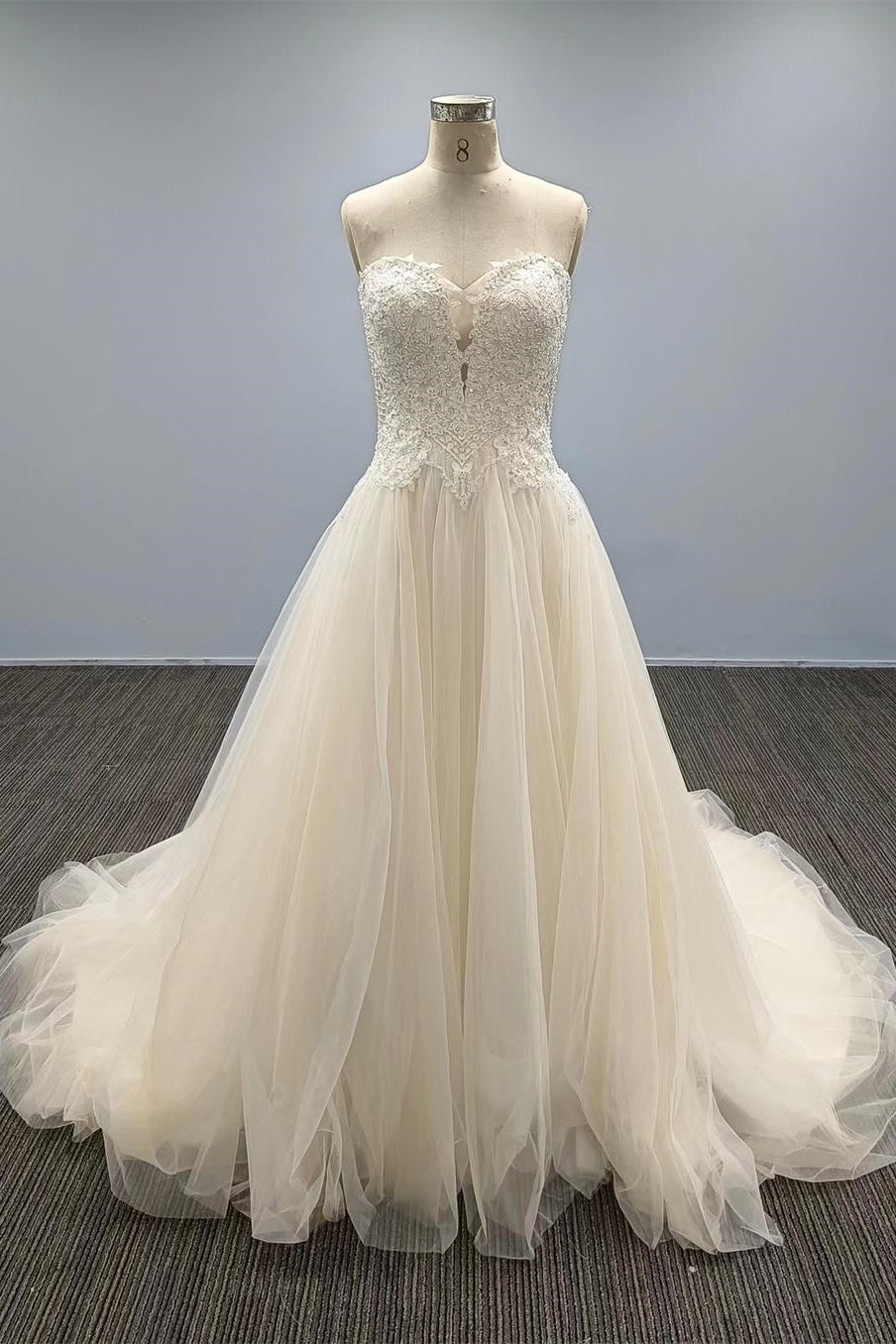 Sleeveless Sweetheart Tulle A Line Wedding Dress with Appliques-BallBride