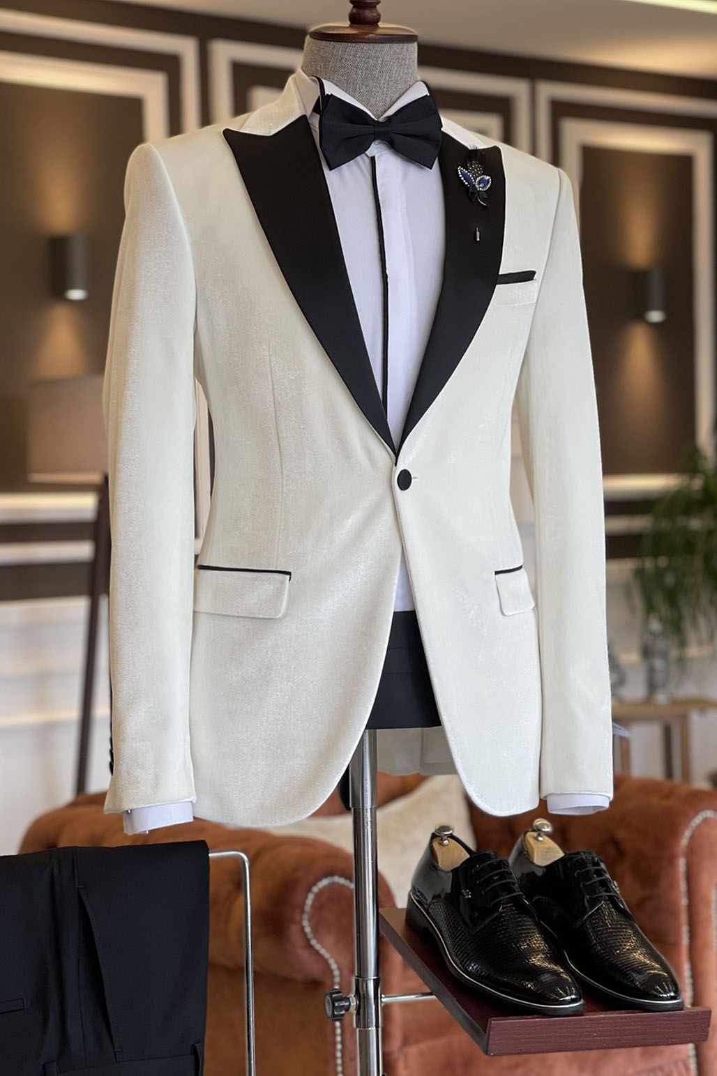 Smart White Suit For Reception - 2 Pieces Peaked Lapel Online-BallBride