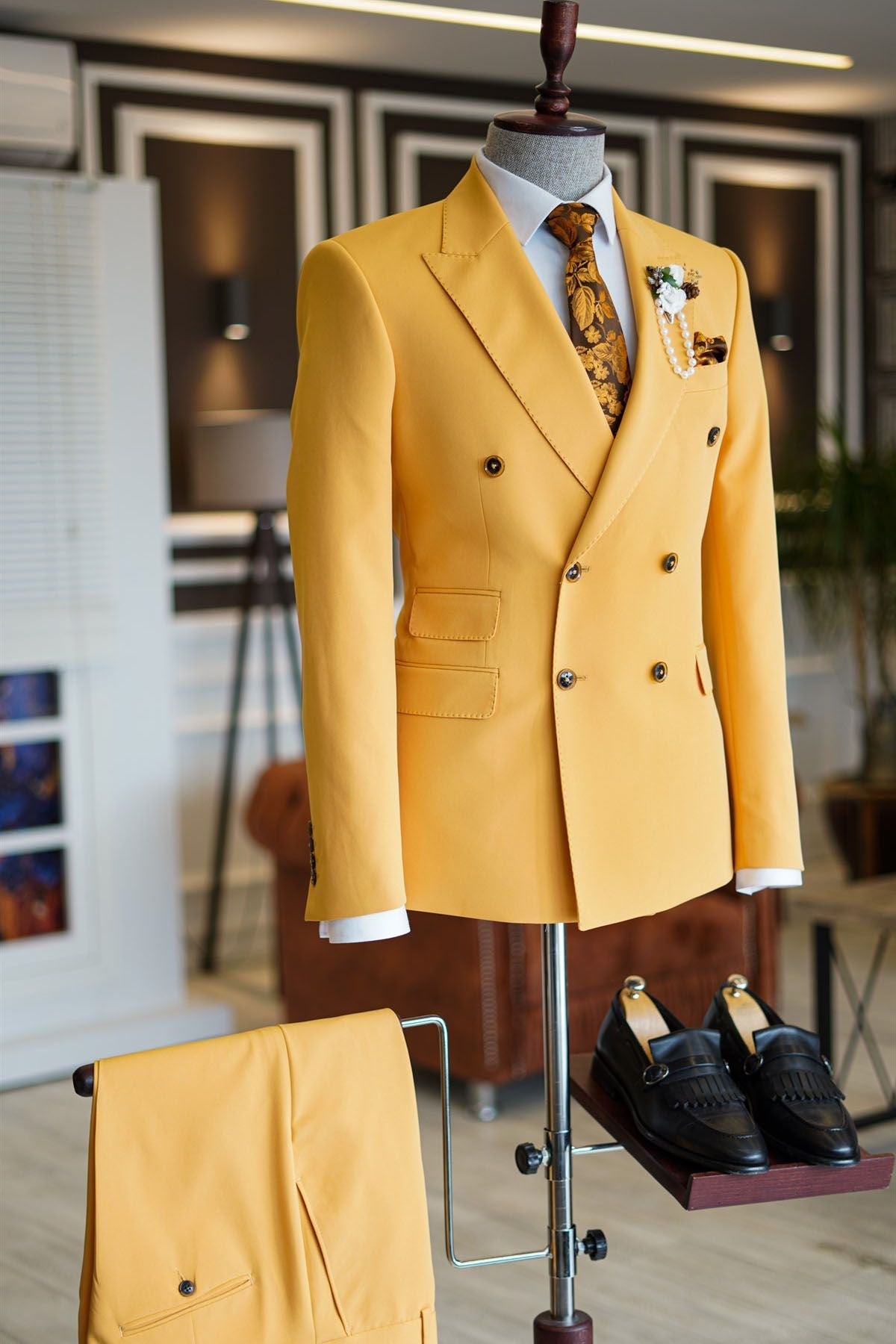 Stand Out in Style: Popular Yellow Double Breasted Bepoke Party Prom Suits With Peaked Lapel-BallBride