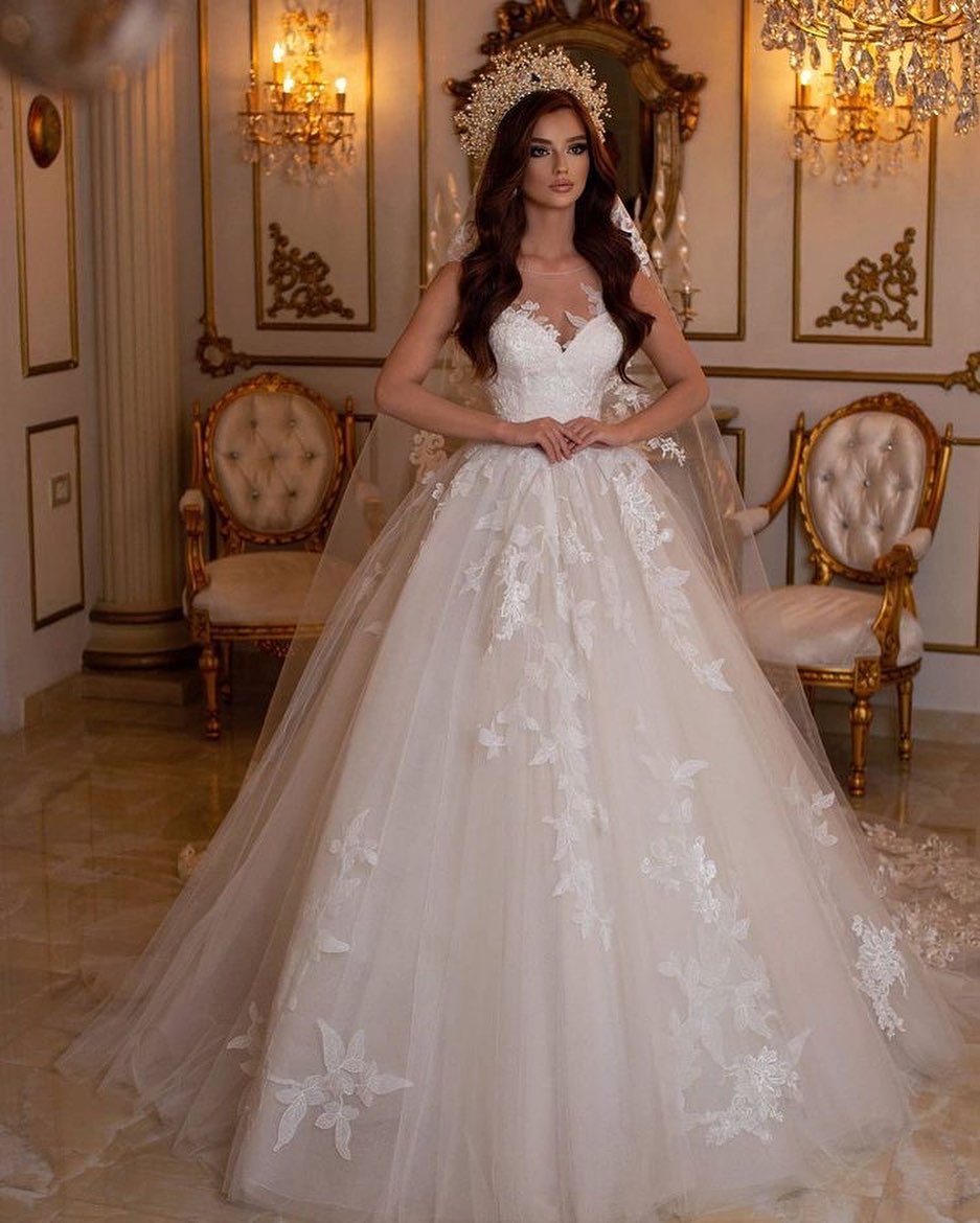 Stunning A-Line Bateau Tulle Floor-length Wedding Dress with Appliques Lace-BallBride