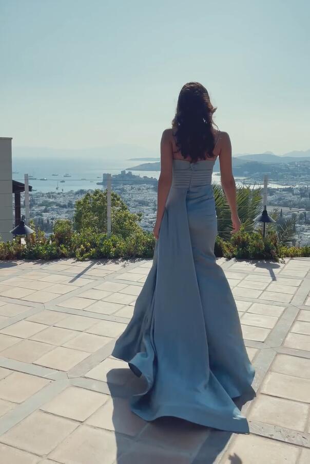 Stunning Long Mermaid V-neck Spaghetti Straps Split Prom Dress with Ruffles-BallBride