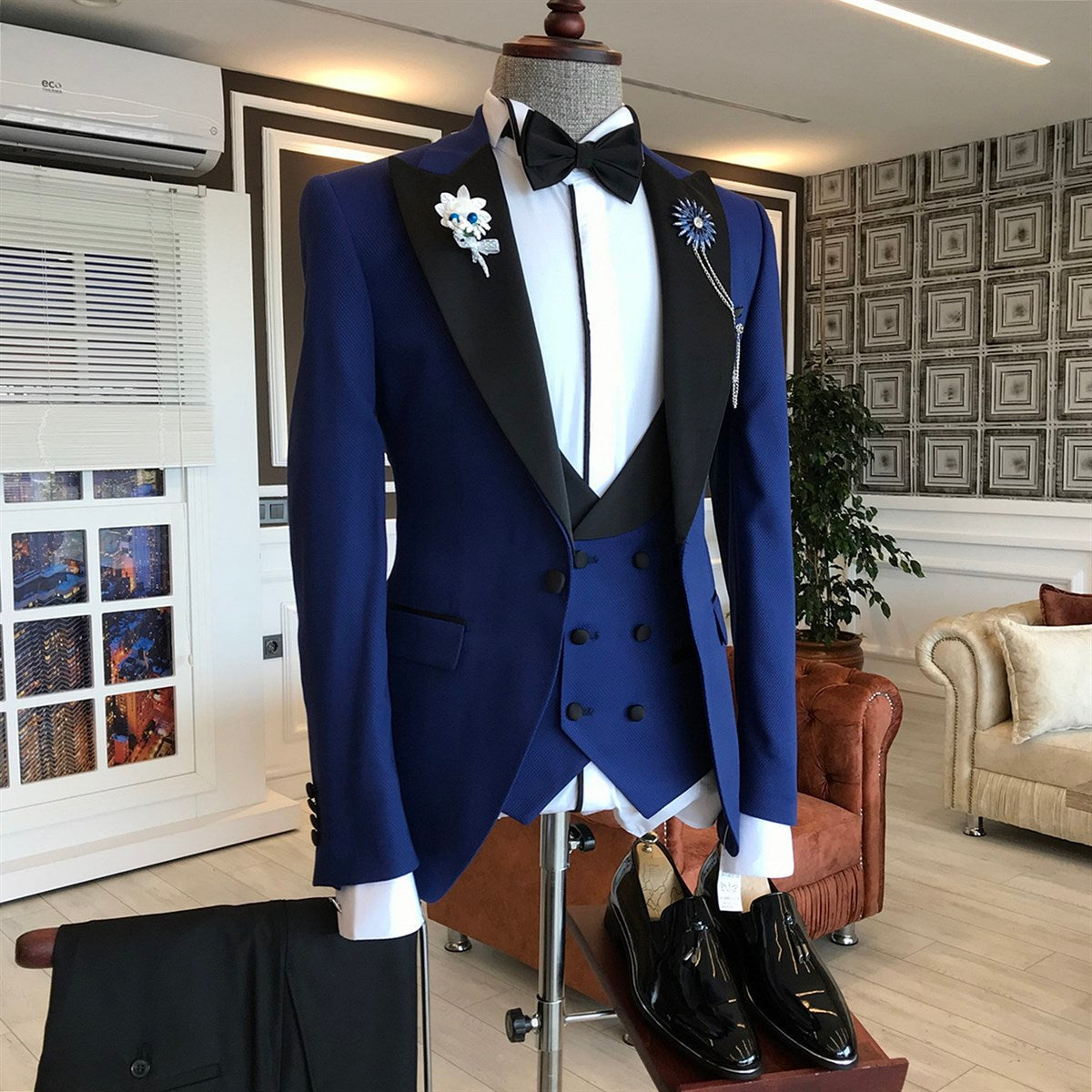 Stylish Dark Blue Groom Wedding Suits with Peaked Lapel-BallBride