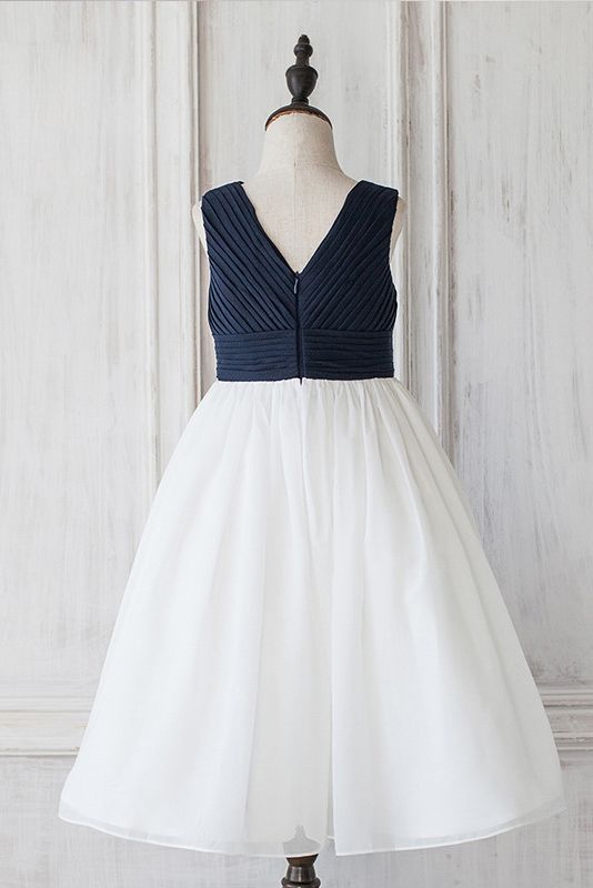 V Neck Sleeveless Flower Girl Dress in Tulle-BallBride