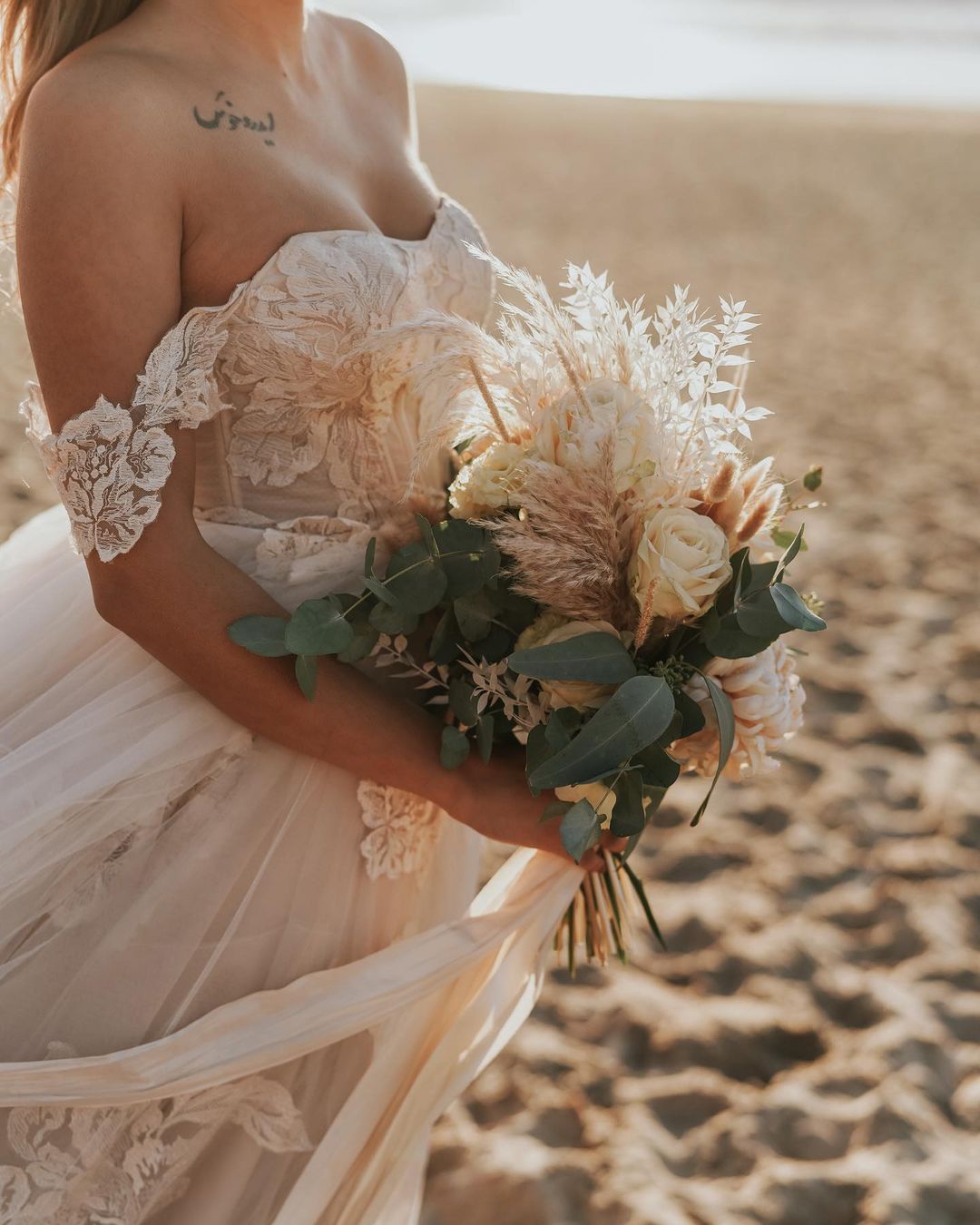 Vintage A-Line Off-the-Shoulder Wedding Dress With Appliques Lace Tulle-BallBride