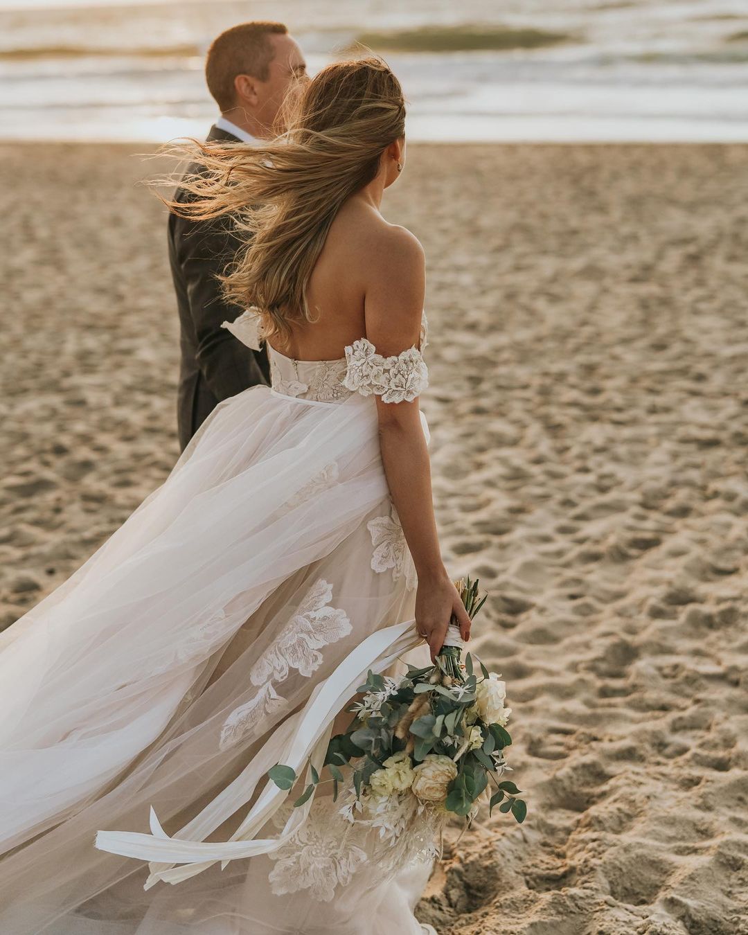 Vintage A-Line Off-the-Shoulder Wedding Dress With Appliques Lace Tulle-BallBride