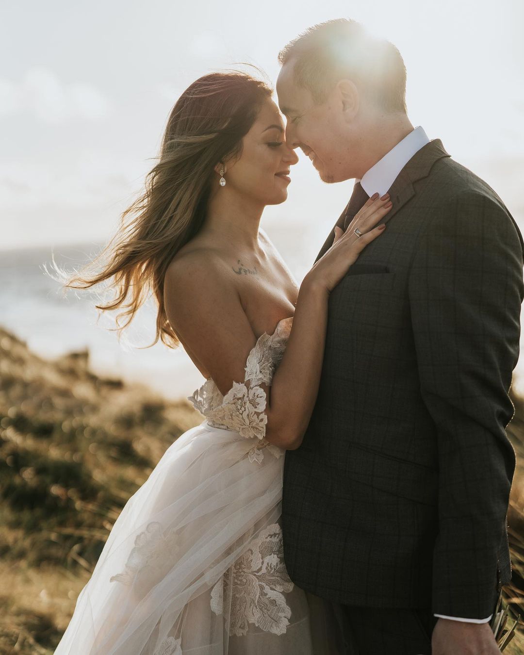 Vintage A-Line Off-the-Shoulder Wedding Dress With Appliques Lace Tulle-BallBride