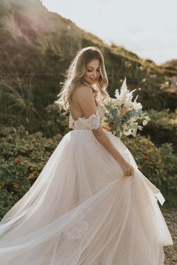 Vintage A-Line Off-the-Shoulder Wedding Dress With Appliques Lace Tulle-BallBride