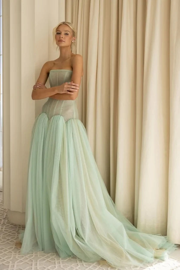 Timeless Green Strapless Sleeveless Tulle Evening Dresses A-Line With Pleats