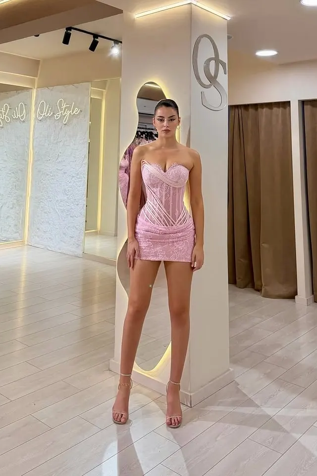 Pretty Pink Sweetheart Strapless Sleeveless Lace Mini Homecoming Dresses