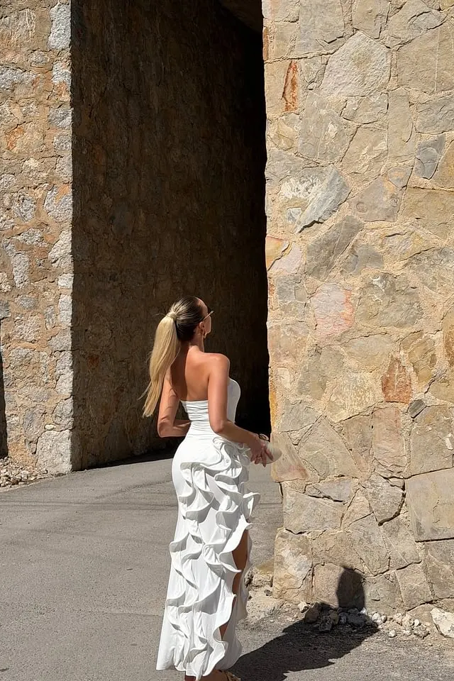 Elegant White Strapless Sleeveless Mermaid Satin Evening Dresses Column With High Split