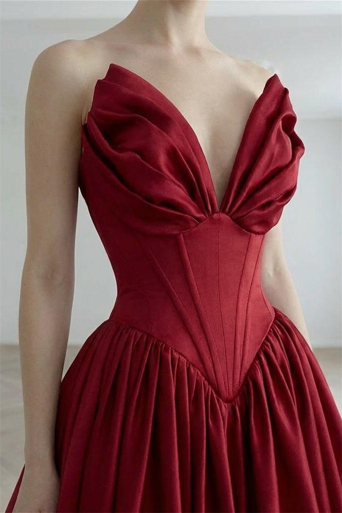 Elegant Burgundy Strapless Sleeveless Satin Evening Dresses A-Line Pleats With Lace-Up Back