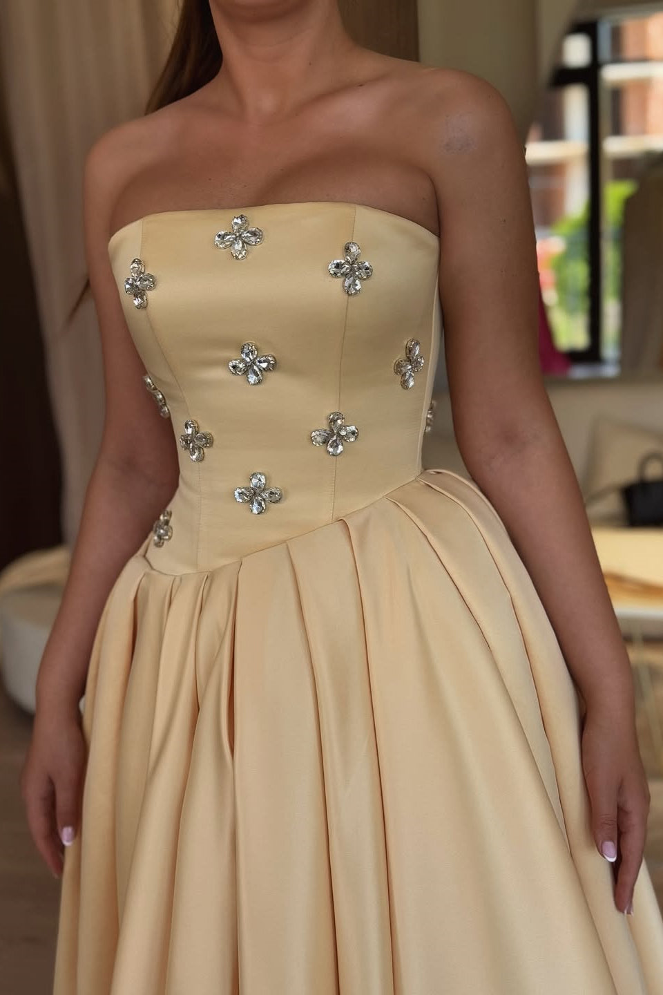 Dazzling Strapless Sleeveless Satin Evening Dresses A-Line With Pleats Crystals