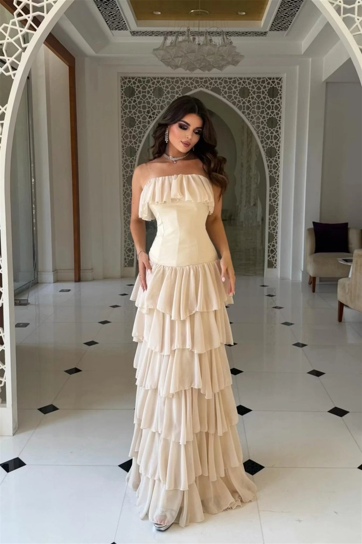 Romantic Strapless Sleeveless Chiffon Evening Dresses Floor Length With Pleats