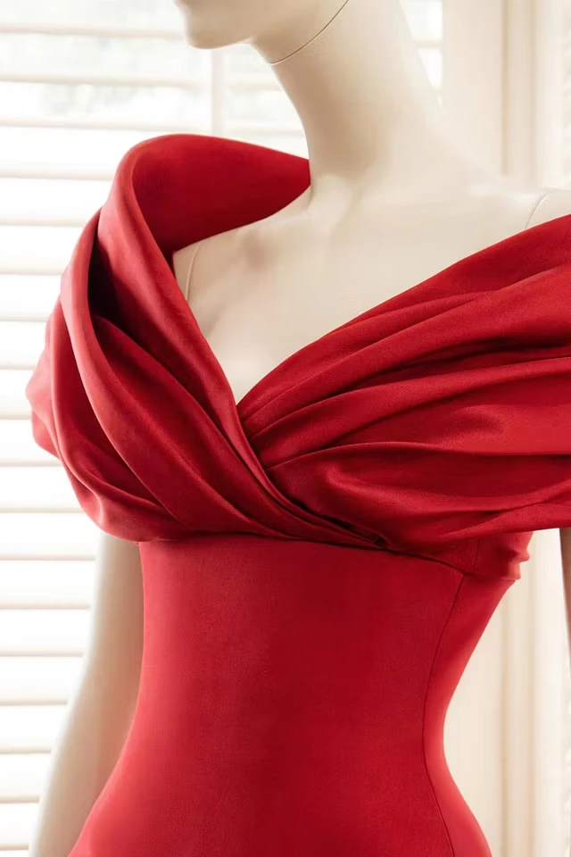 Romantic Red Off The Shoulder Satin Evening Dresses A-Line With Pocket Pleats