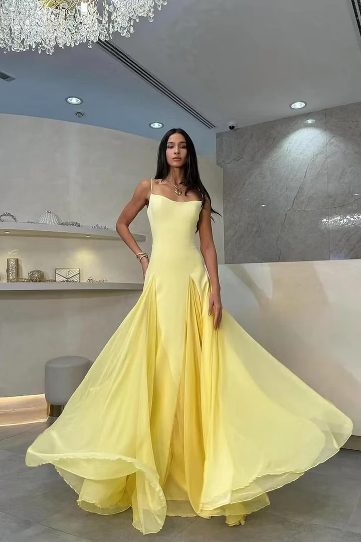 Chic Yellow Spaghetti-Straps Sleeveless Wedding Dresses Floor Length With Pleats