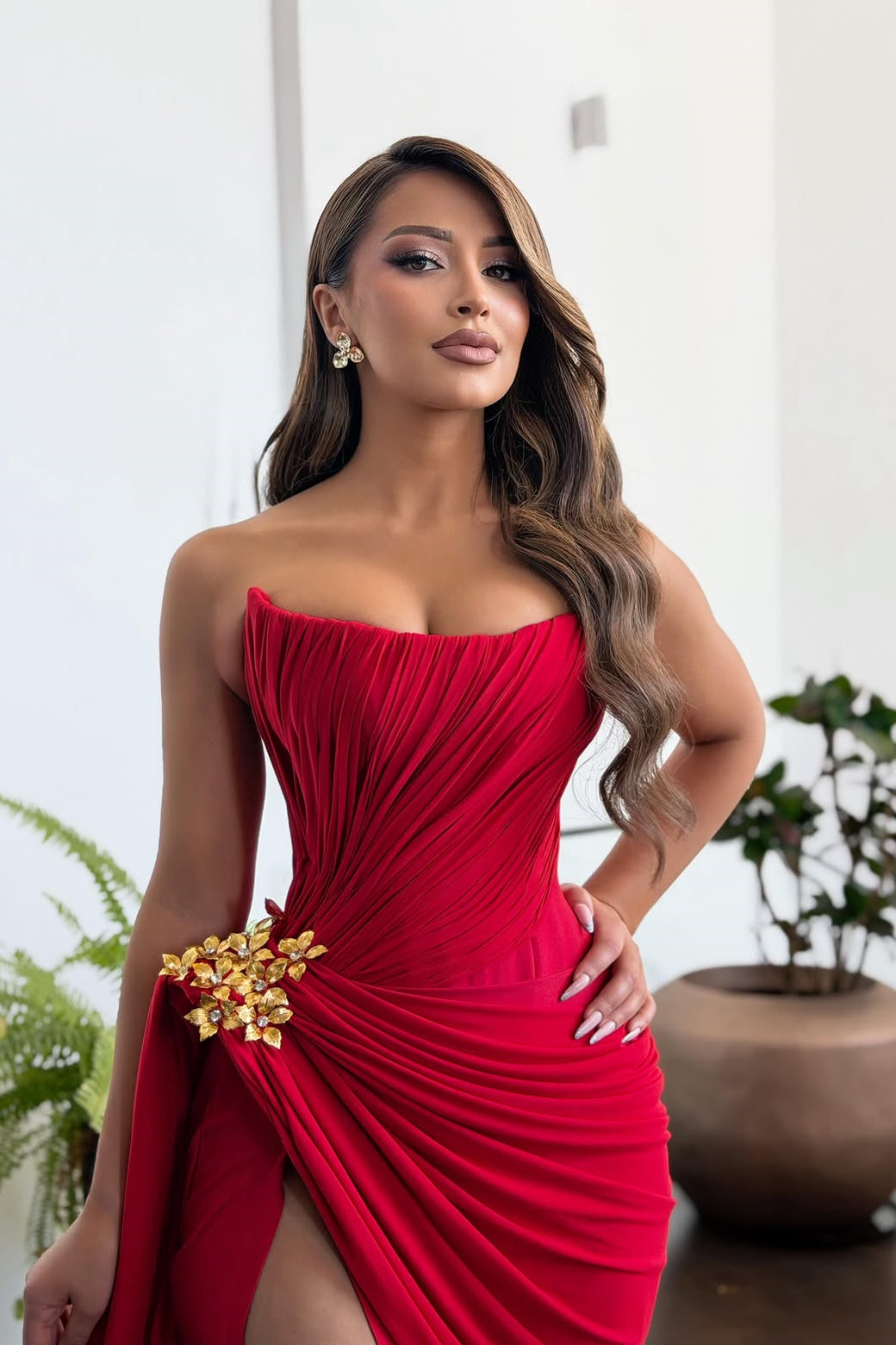 Glamorous Burgundy Strapless Sleeveless Satin Wedding Dresses Mermaid High Split With Pleats