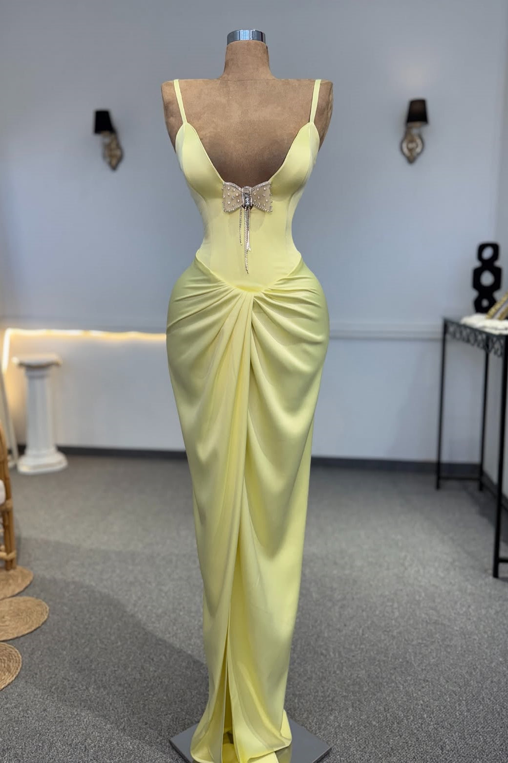 Elegant Daffodil Spaghetti-Straps Sleeveless Mermaid Satin Wedding Dresses Sheath With Pleats
