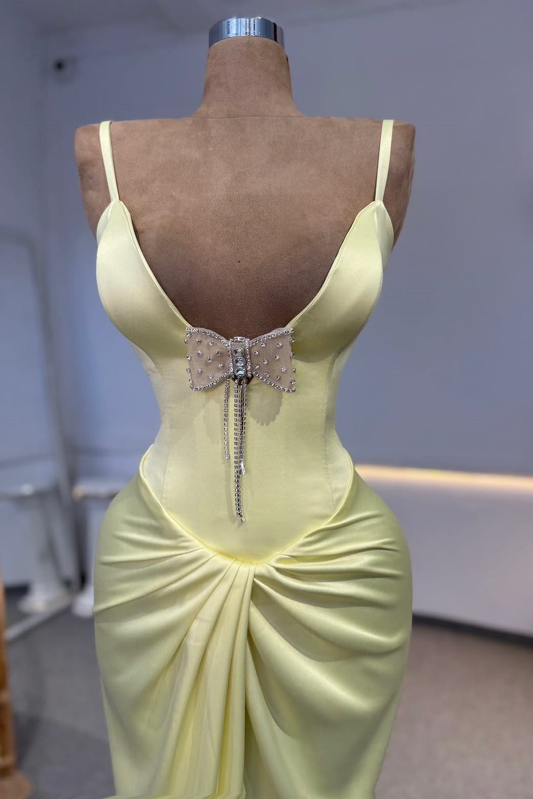 Elegant Daffodil Spaghetti-Straps Sleeveless Mermaid Satin Wedding Dresses Sheath With Pleats
