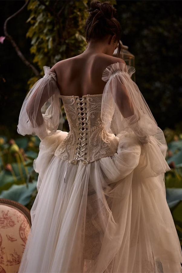 Graceful Sweetheart Long Sleeves Tulle Wedding Dresses Beading With Lace-Up Back