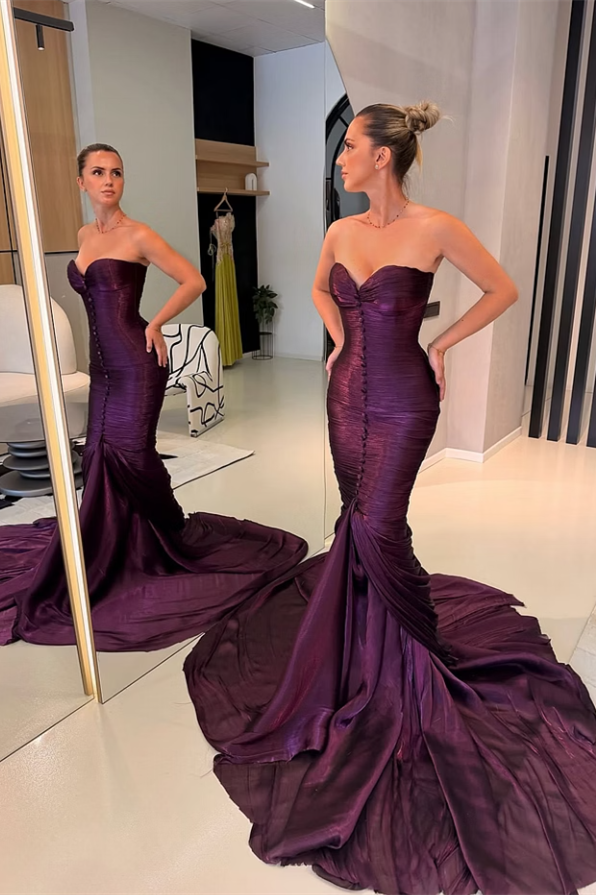 Luxurious Grape Sweetheart Strapless Sleeveless Mermaid Wedding Dresses Sheath With Pleats