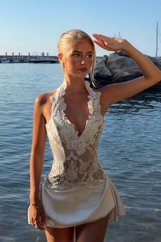 Graceful V-Neck Halter Sleeveless Lace Homecoming Dresses Mini With Pleats