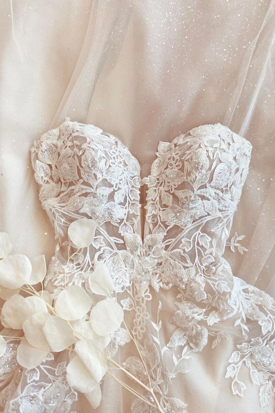 A-line Spaghetti-Straps Tulle Wedding Dress With Appliques Lace for Modest Brides-BallBride