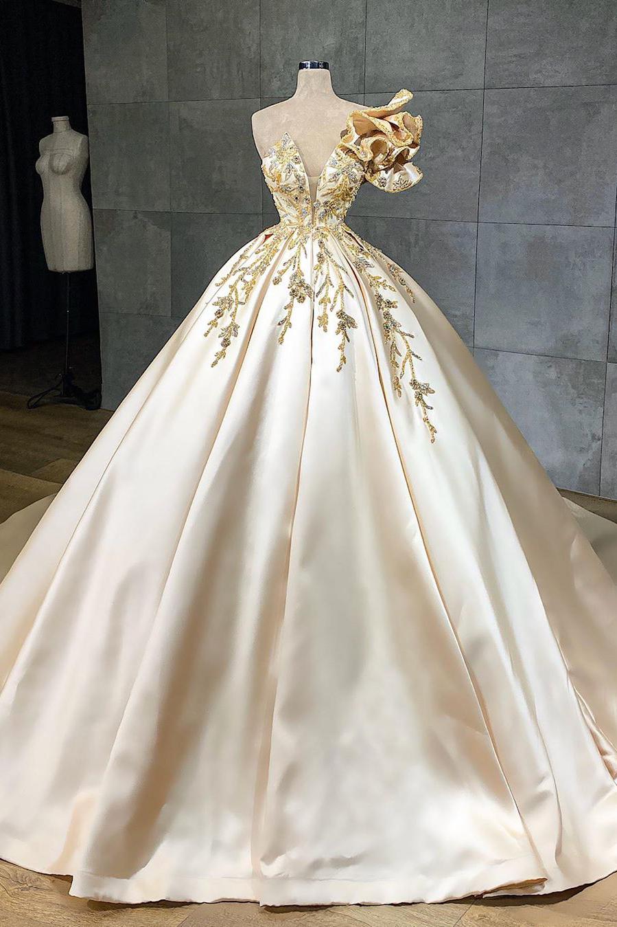 Elegant A-Line Sweetheart Floor-length Wedding Dress with Satin Ruffles-BallBride