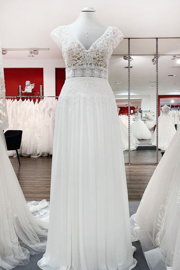 Elegant A-line V-neck Tulle Long Wedding Dress With Appliques Lace-BallBride