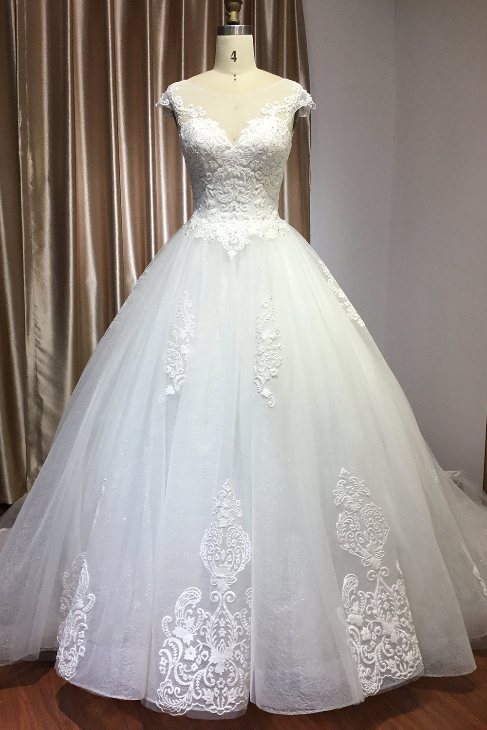 Elegant Lace V-neck Tulle Ball Gown Wedding Dress With Cap Sleeves-BallBride