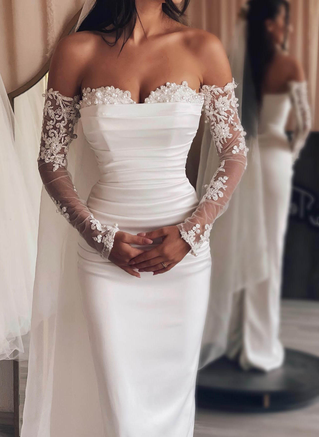 Elegant Sweetheart Detachable Train Lace Sleeves Wedding Dresses-Ballbride