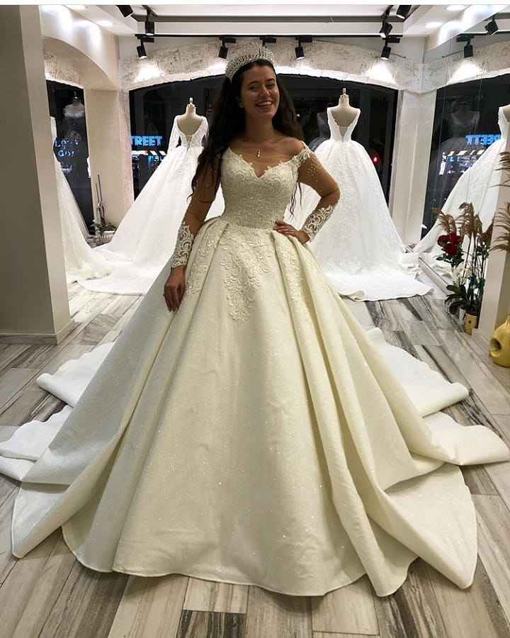 Modern Long Sleeves Sweetheart Wedding Dress with Appliques-BallBride