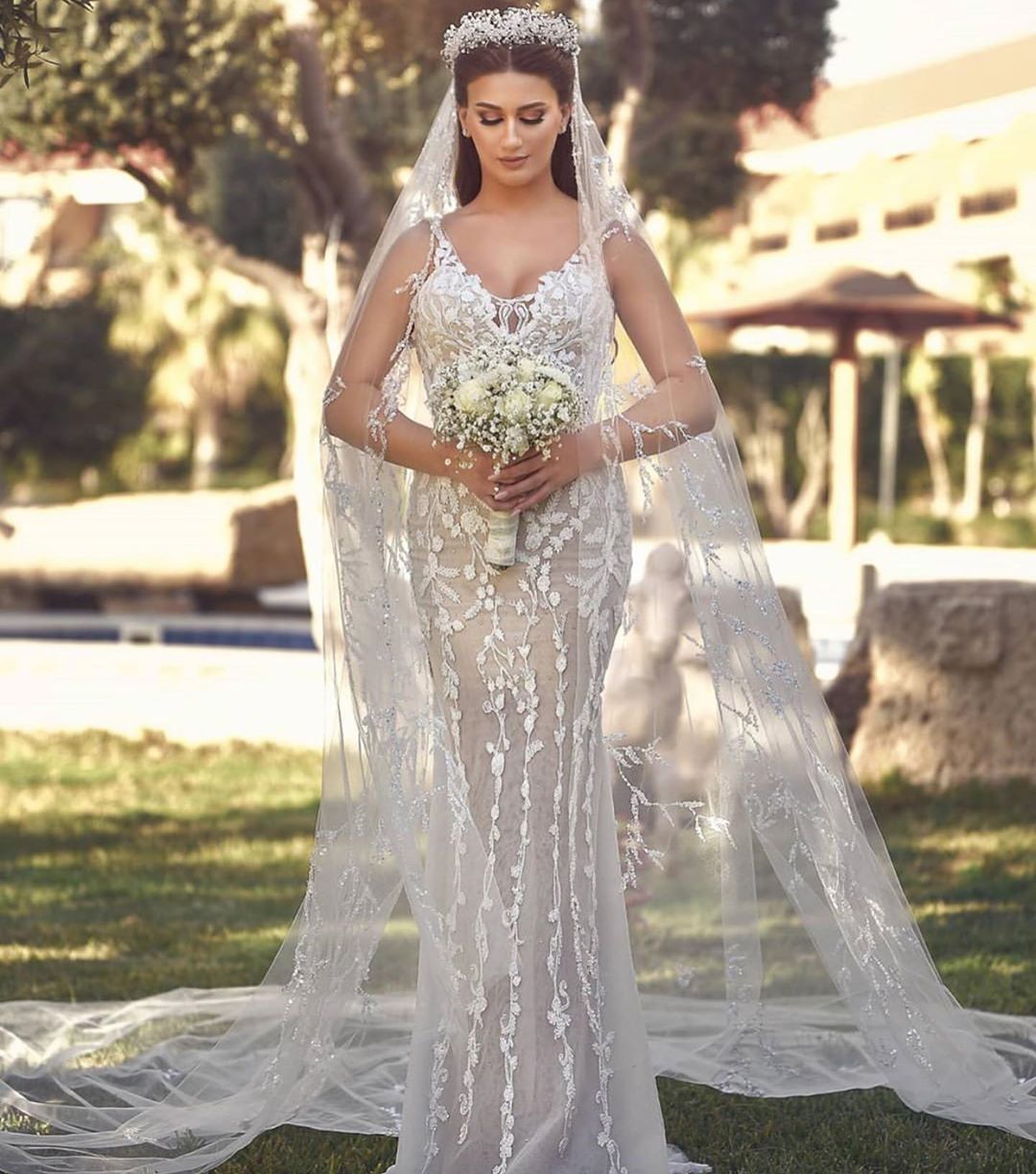 V-neck Tulle Lace Long Mermaid Wedding Dress With Detachable Train-BallBride