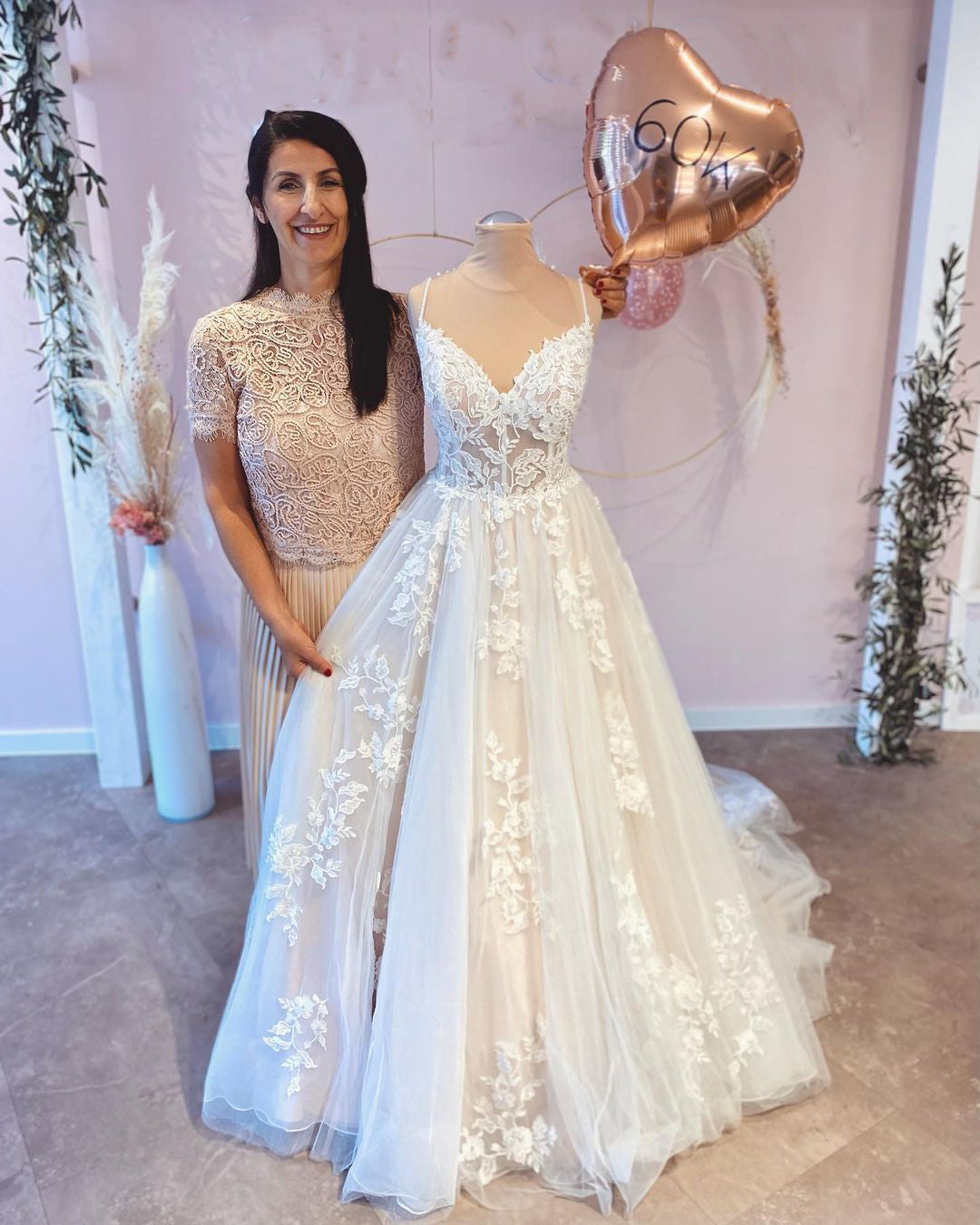 Vintage Spaghetti Straps A-Line Floor-length Wedding Dress With Train Appliques Lace-BallBride