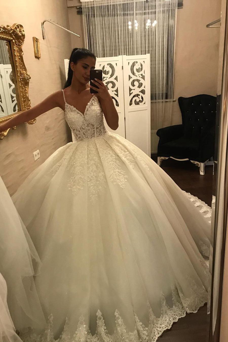Vintage Spaghetti-Straps V-neck Floor-length Ball Gown Wedding Dress with Appliques Lace and Tulle-BallBride